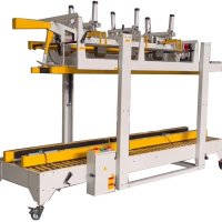 What equipment can the sealing machine be equipped with